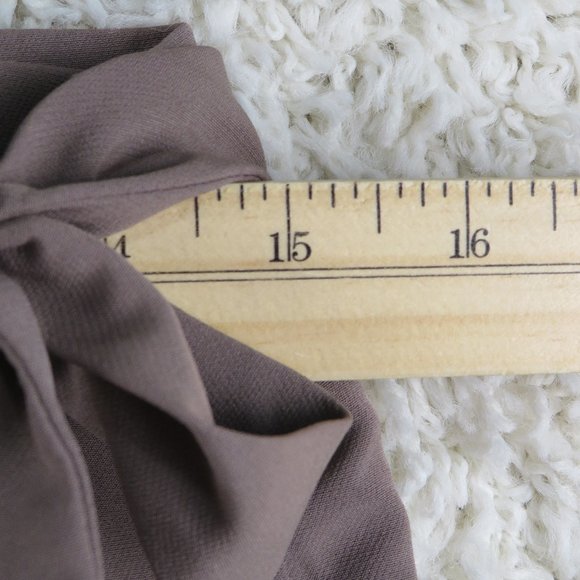 Banana Republic* Women's Pleated Side Zipper Closure Multipocketed Shorts~Size 2 - Picture 4 of 10